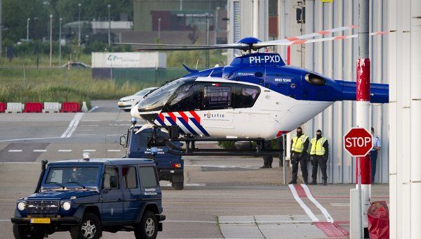 Власти Нидерландов передали Ратко Младича военному трибуналу в Гааге