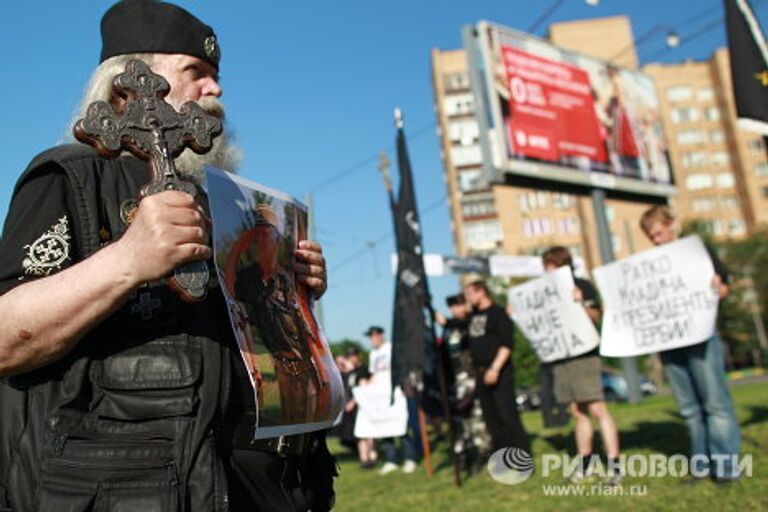 Акция протеста против ареста Ратко Младича прошла у посольства Сербии в Москве