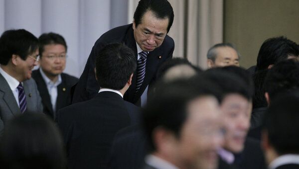 Премьер-министр Японии Наото Кан на собрании депутатов парламента от Демократической партии в Токио 