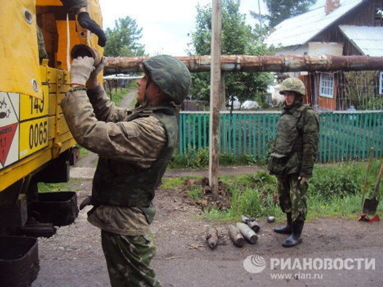 Последствия взрывов в воинской части в Башкирии