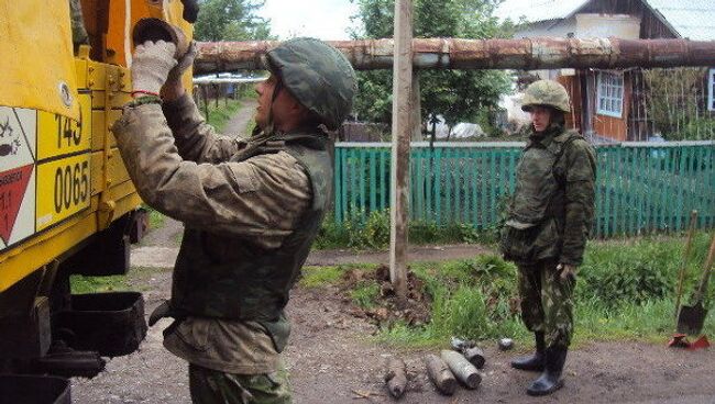 Последствия взрывов в воинской части в Башкирии