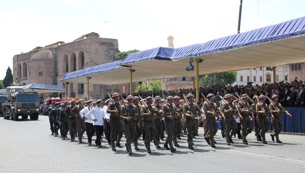 Италия отмечает Праздник Республики военным парадом. Архивное фото