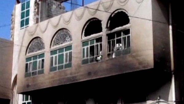 Мечеть и президентский дворец Йемена повреждены при артобстреле