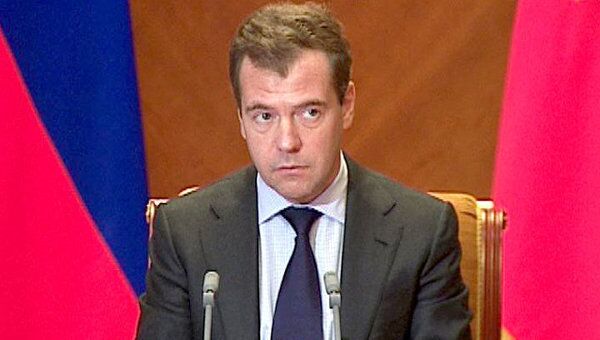 Медведев требует найти виновных в светопреставлении на военных складах 