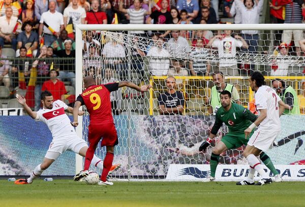 Игровой момент матча Бельгия - Турция