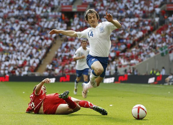 Игровой момент матча Англия - Швейцария