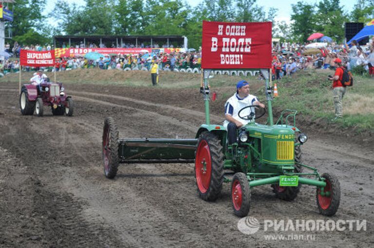 Гонки на тракторах Бизон-Трек-Шоу 2011 прошли в Ростовской области