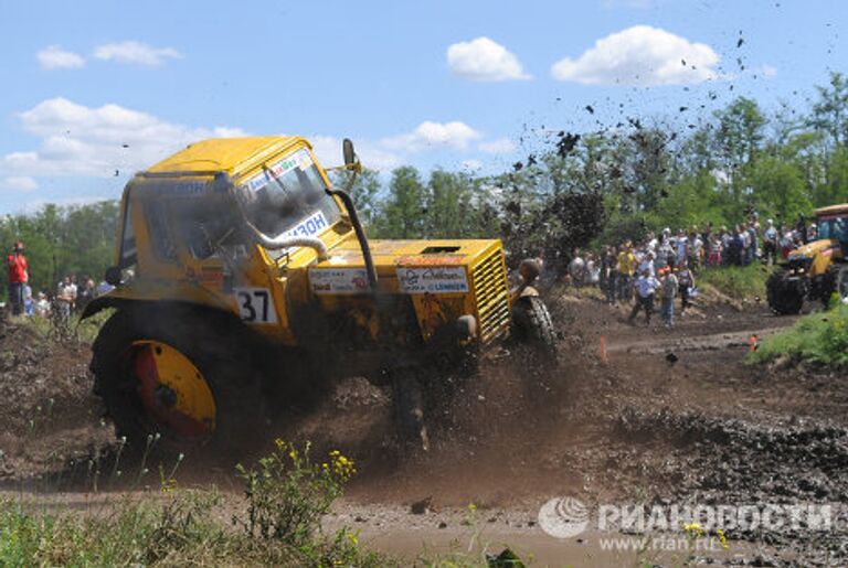 Гонки на тракторах Бизон-Трек-Шоу 2011 прошли в Ростовской области