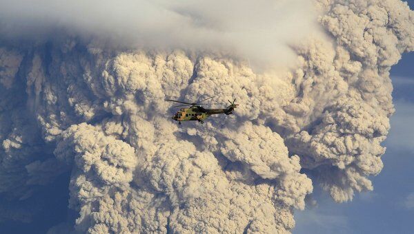 Извержение вулкана горной гряды Кауйе Кордон в Чили 