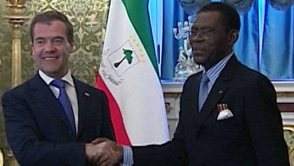 Медведев обсудил с главой Афросоюза обстановку на Ближнем Востоке