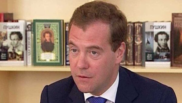 Министр образования отказался от предложения Медведева написать диктант