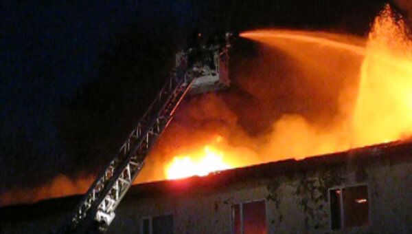 Крупный пожар охватил общежитие РГУФК на Сиреневом бульваре 