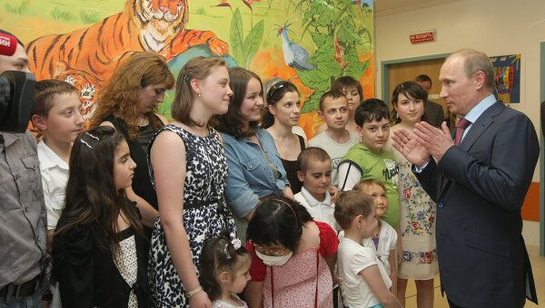 Путин принял участие в церемонии завершения строительства центра детской гематологии, иммунологии и онкологии