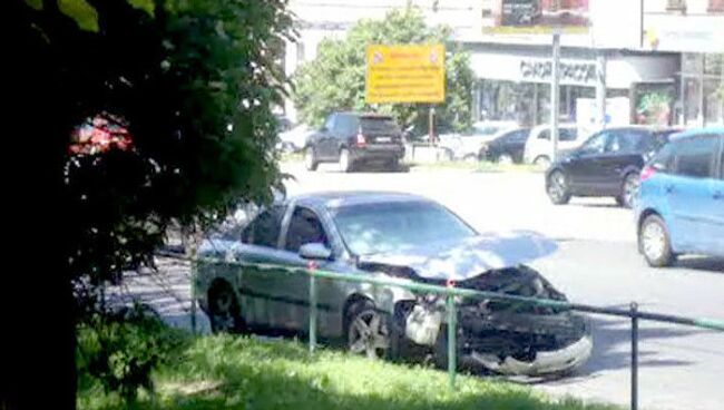 Три автомобиля не поделили дорогу в центре столицы 