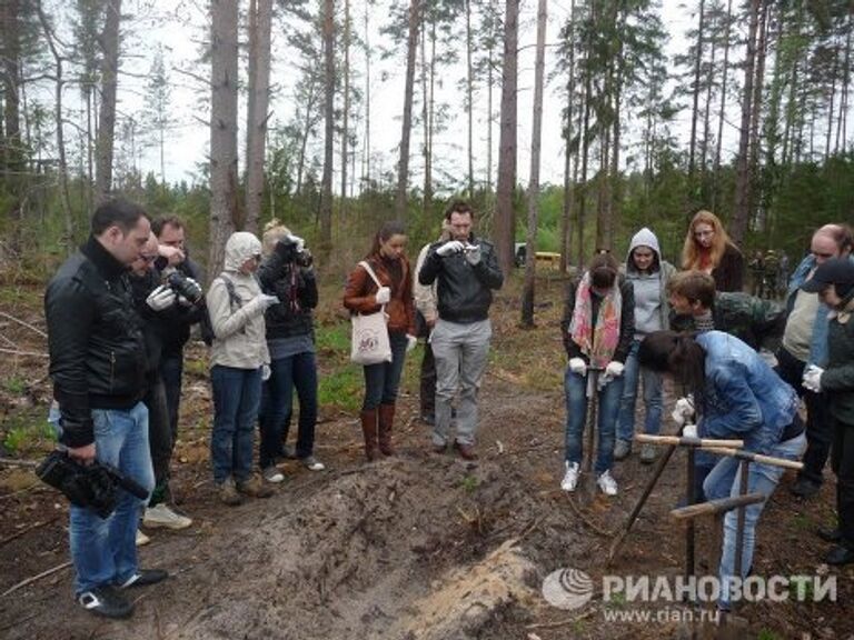 В Национальном парке Угра высадили саженцы дубов