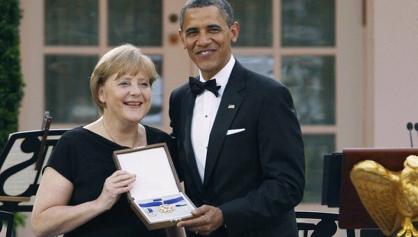 Обама наградил Меркель высшей наградой США - медалью Свободы
