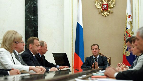 Президент РФ Д.Медведев провел совещание по экономическим вопросам в Кремле