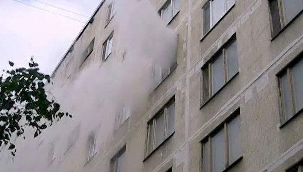 Из горящей квартиры на востоке Москвы эвакуировали женщину с ребенком 