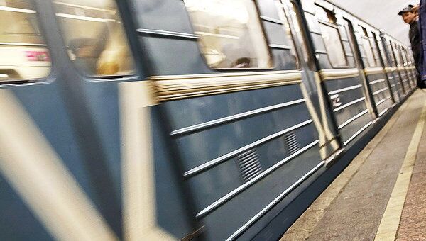 Молодой человек погиб, выпав из вагона московского метро