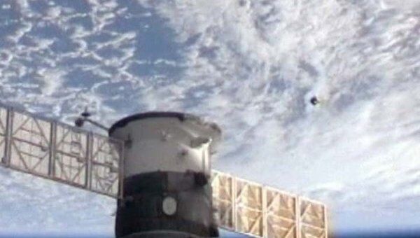 Союз ТМА-02М с тремя членами экипажа пристыковался к МКС