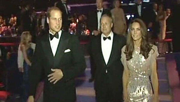 Принц Уильям и его супруга Кэтрин впервые вышли в свет после свадьбы   