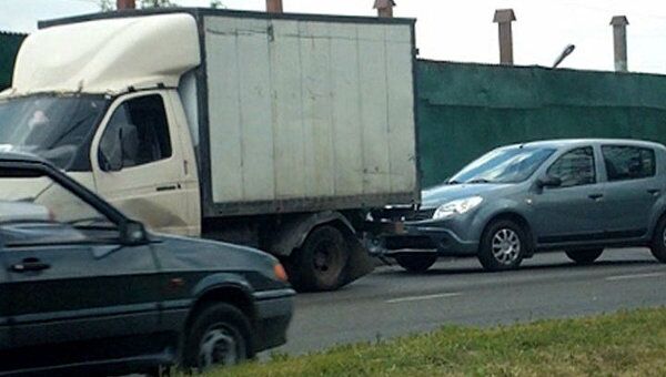 Renault столкнулся с Газелью на Востряковском проезде в Москве