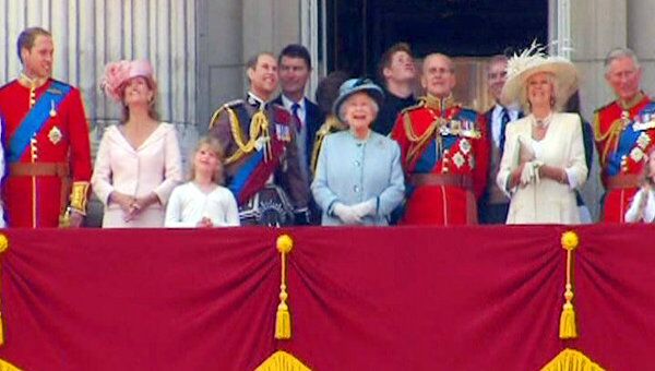 Королева Елизавета II приняла парад в честь своего дня рождения