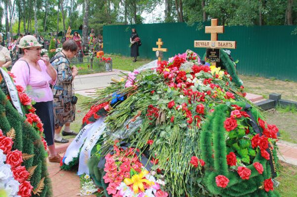 Похороны бывшего полковника Юрия Буданова на Новолужинском кладбище в подмосковных Химках