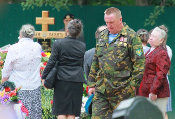 Похороны бывшего полковника Юрия Буданова на Новолужинском кладбище в подмосковных Химках