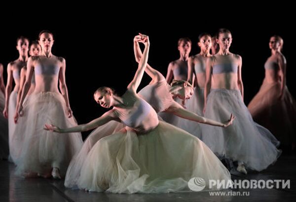 Предпремьерный прогон балета Прелюдия Начо Дуато в Михайловском театре