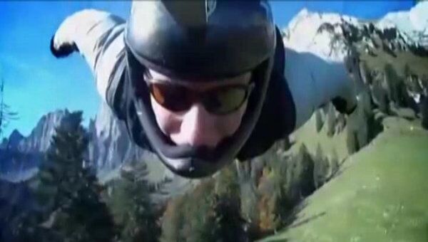 Скайдайверы сняли на камеру свое падение с высоты 2500 метров