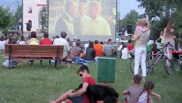 Жителям Краснодара подарили бесплатный кинотеатр под открытым небом
