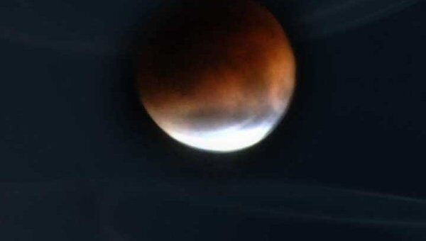 В ночь на четверг россияне увидят первое в 2011 году полное лунное затмение 