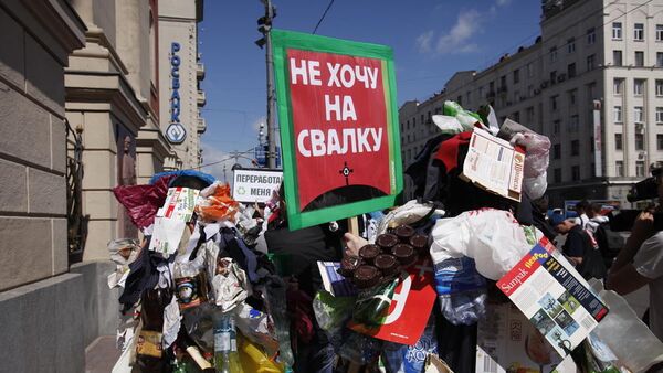 Активисты Гринпис провели акцию в Москве за раздельный сбор мусора