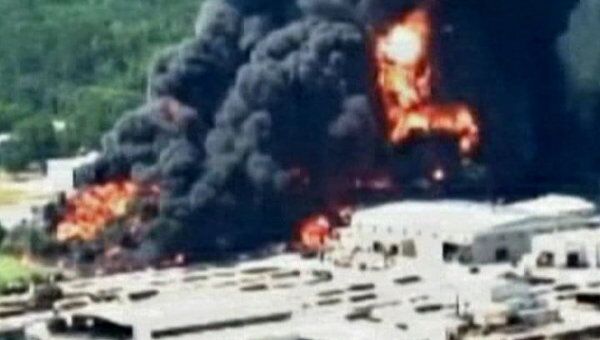 Крупный пожар на химическом заводе в США. Видео с места ЧП