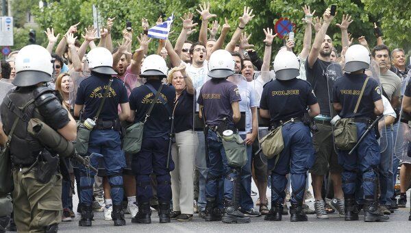 Митинг в Афинах в день всеобщей забастовки 15 июня