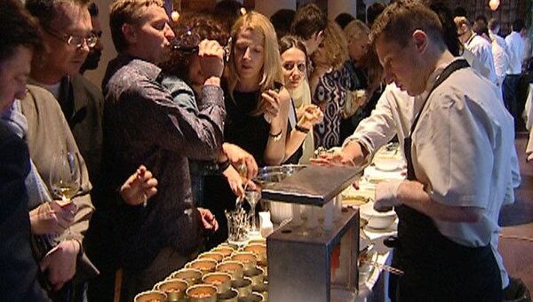 Красной икрой со вкусом дыни угощали москвичей на кулинарном шоу