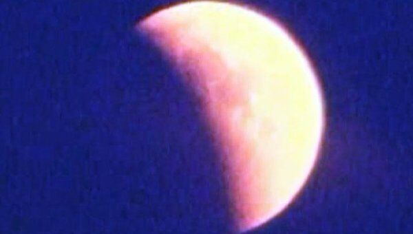 Москвичам удалось увидеть лишь половину первого лунного затмения 2011