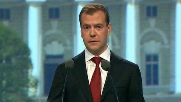 Медведев предложил подумать о расширении границ Москвы