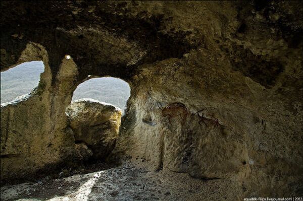 Эта пещера с фреской очень хорошо демонстрирует структуру по