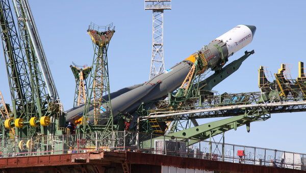 Вывоз ракеты Союз-У с грузовым космическим кораблем Прогресс М-11М на стартовый комплекс