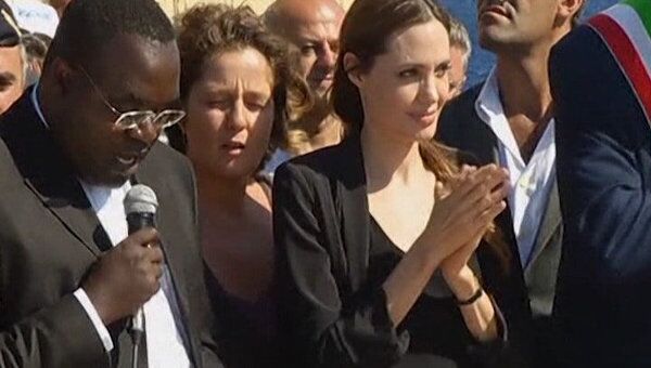 Анджелина Джоли поблагодарила жителей Лампедузы за помощь беженцам