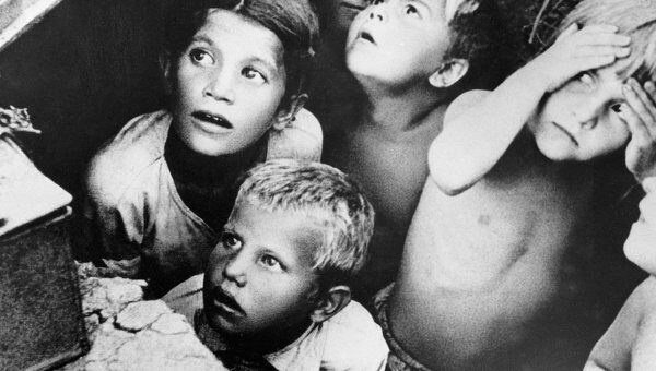 Дети во время бомбежки