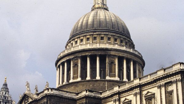 Кафедральный собор святого Павла, построенный на холме Ладгейт в Лондоне. Архив