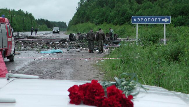 В районе карельского поселка Бесовец, на автомобильную трассу, упал пассажирский самолет ТУ-134