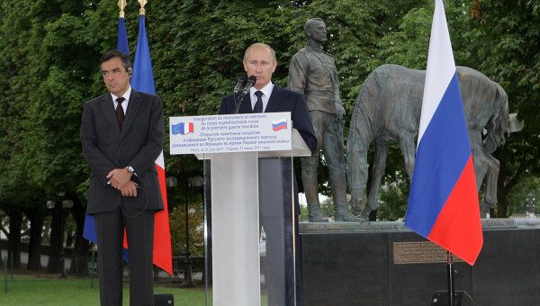 Председатель правительства России Владимир Путин и премьер-министр Франции Франсуа Фийон