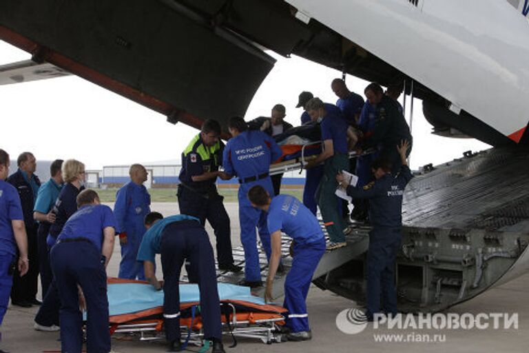 Встреча самолета МЧС с пострадавшими в авиакатастрофе в Петрозаводске на аэродроме Раменское