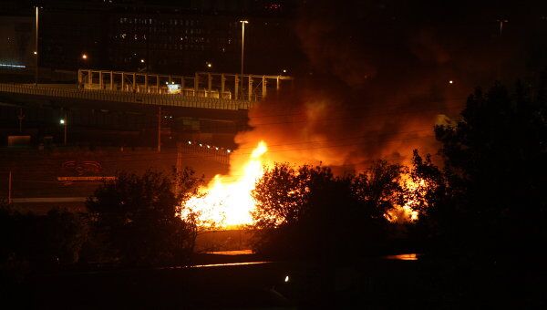 Кирпичный барак загорелся на перегоне в районе Сетуньского проезда