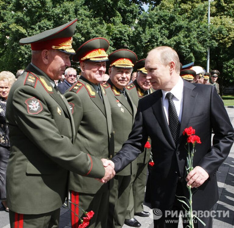 В.Путин принял участие в церемонии возложения венка к могиле Неизвестного солдата