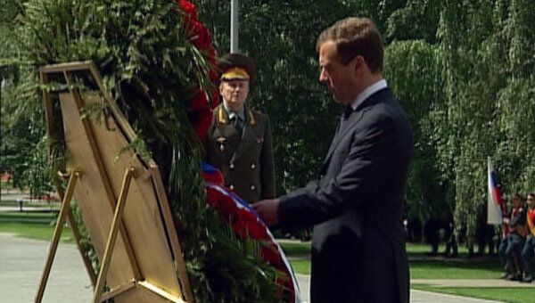 Дмитрий Медведев почтил память павших в годы ВОВ